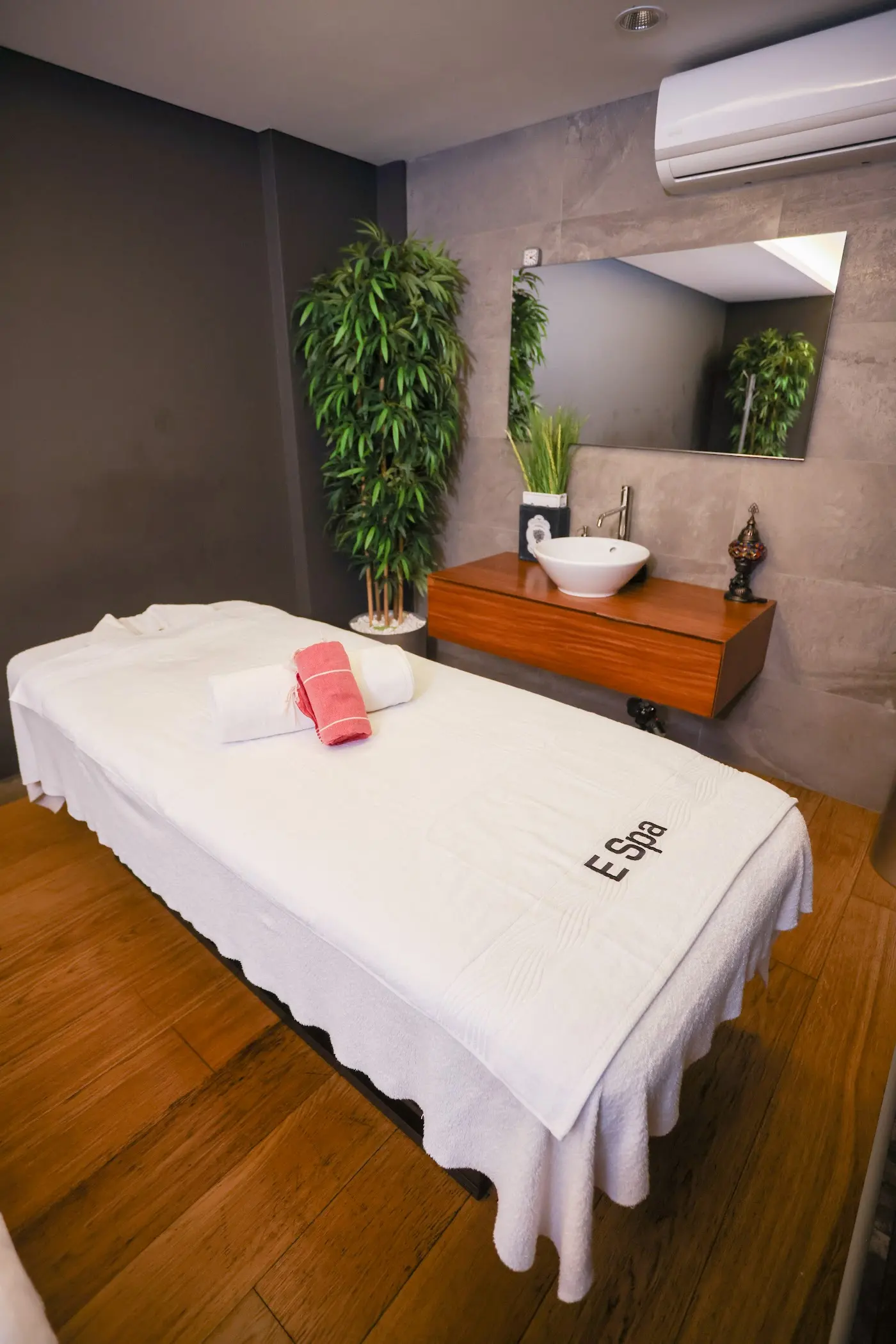 E Spa Wellness Kadıköy Holiday Inn & Massage Turkish Bath Hammam Istanbul fotoğraf 1