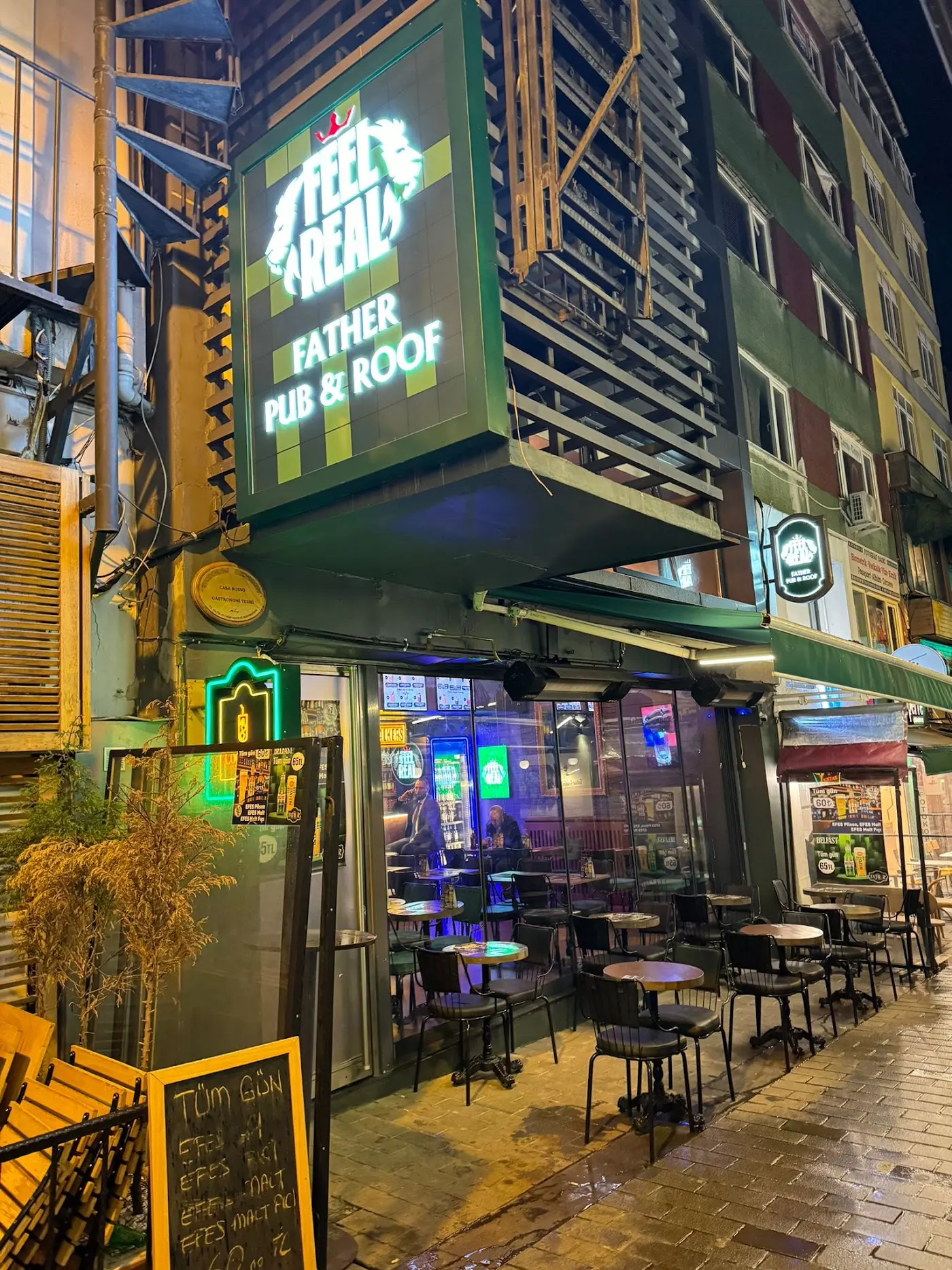 Father Pub | Kadıköy Pub | The Best Pub in Kadıköy fotoğraf 1