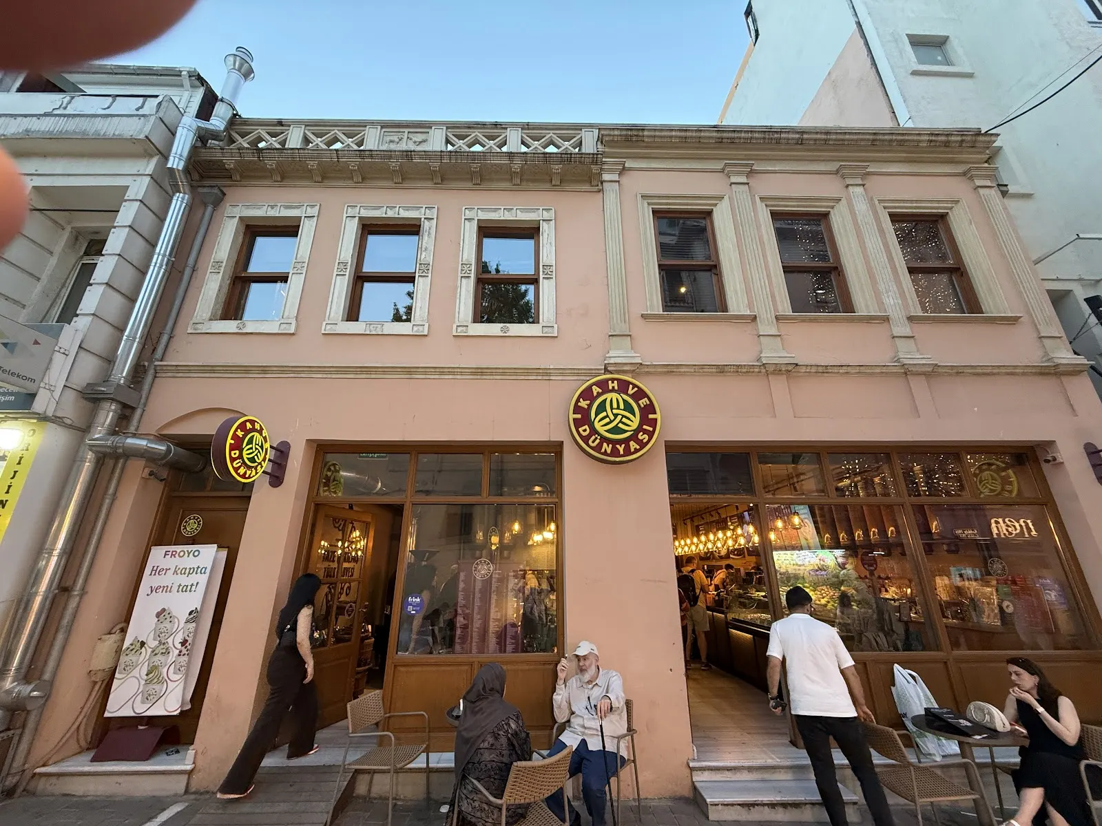 Kahve Dünyası-Kadıköy Çarşı şube görseli