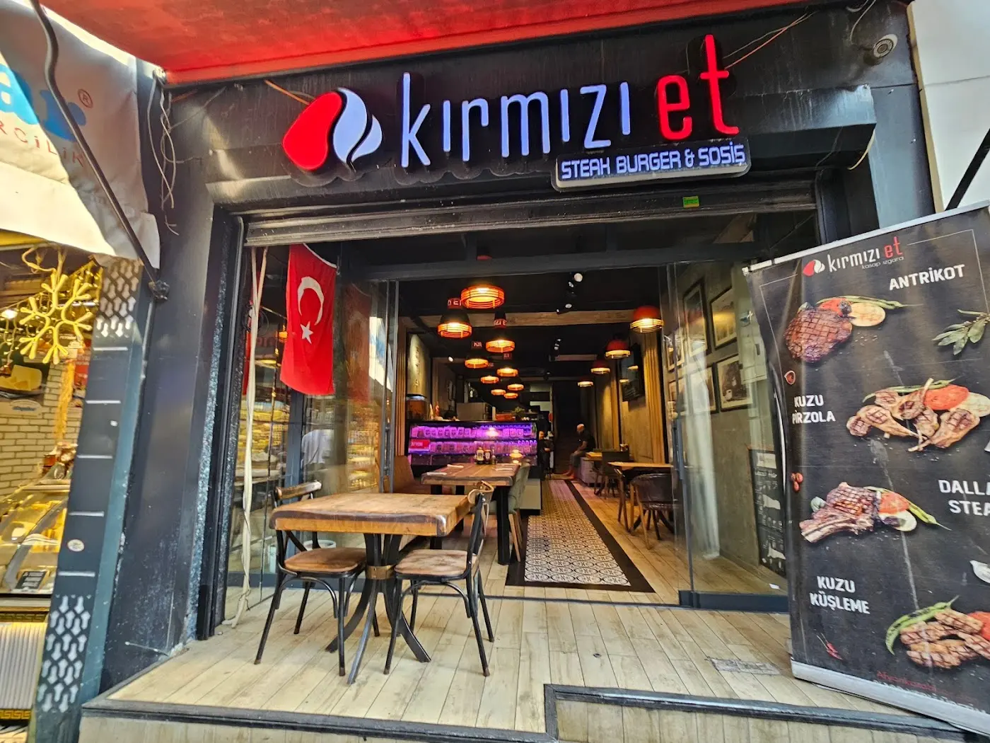 Kırmızı Et Steak Burger Sosis fotoğraf 1