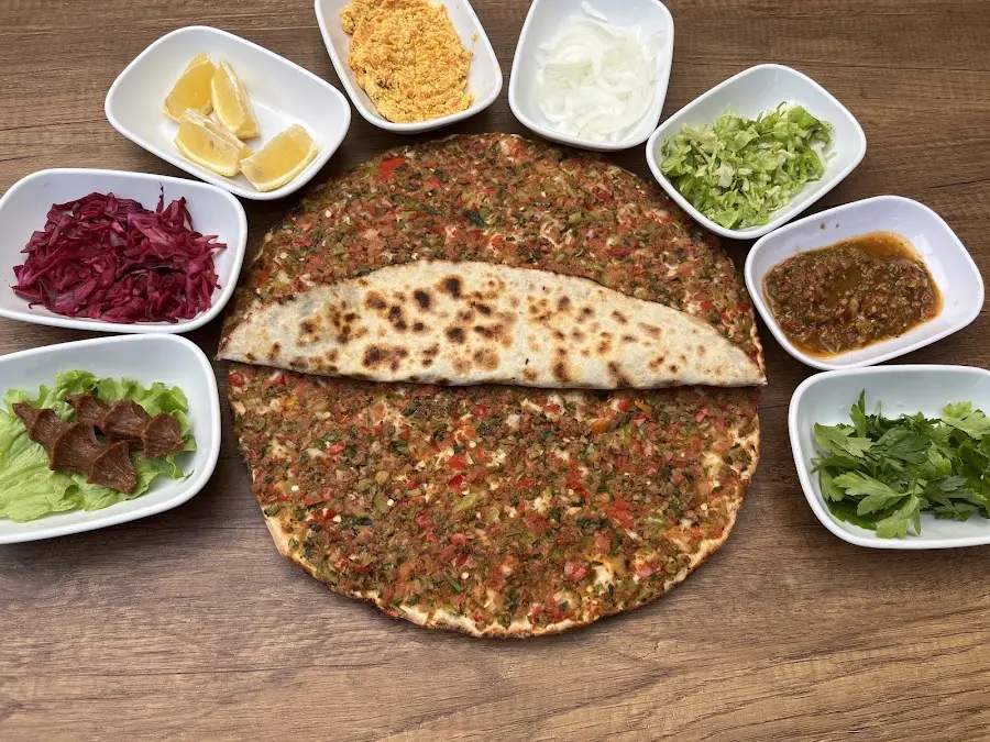 Mero Lahmacun - Tepsi Kebap & Pide fotoğraf 2