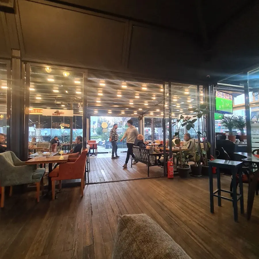 Red Train fotoğraf 3