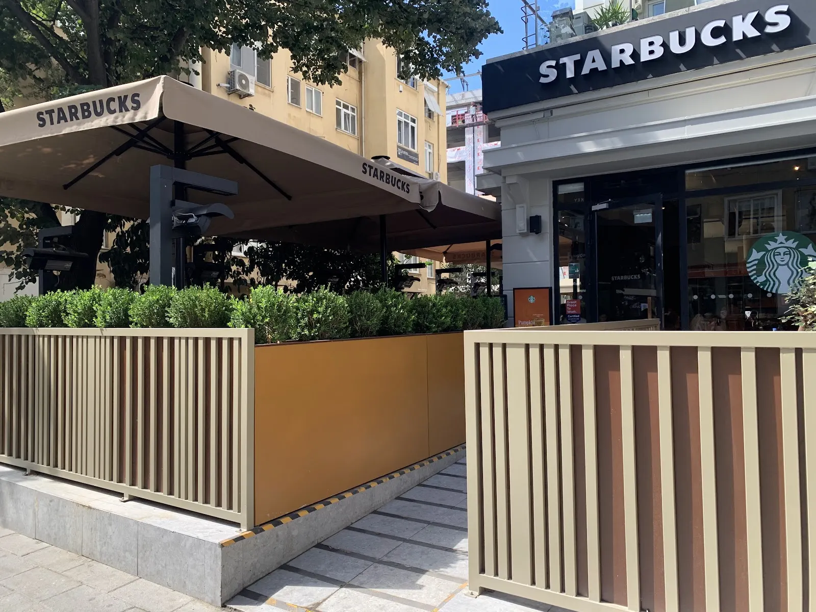 Starbucks Şaşkınbakkal Kadıköy şube görseli