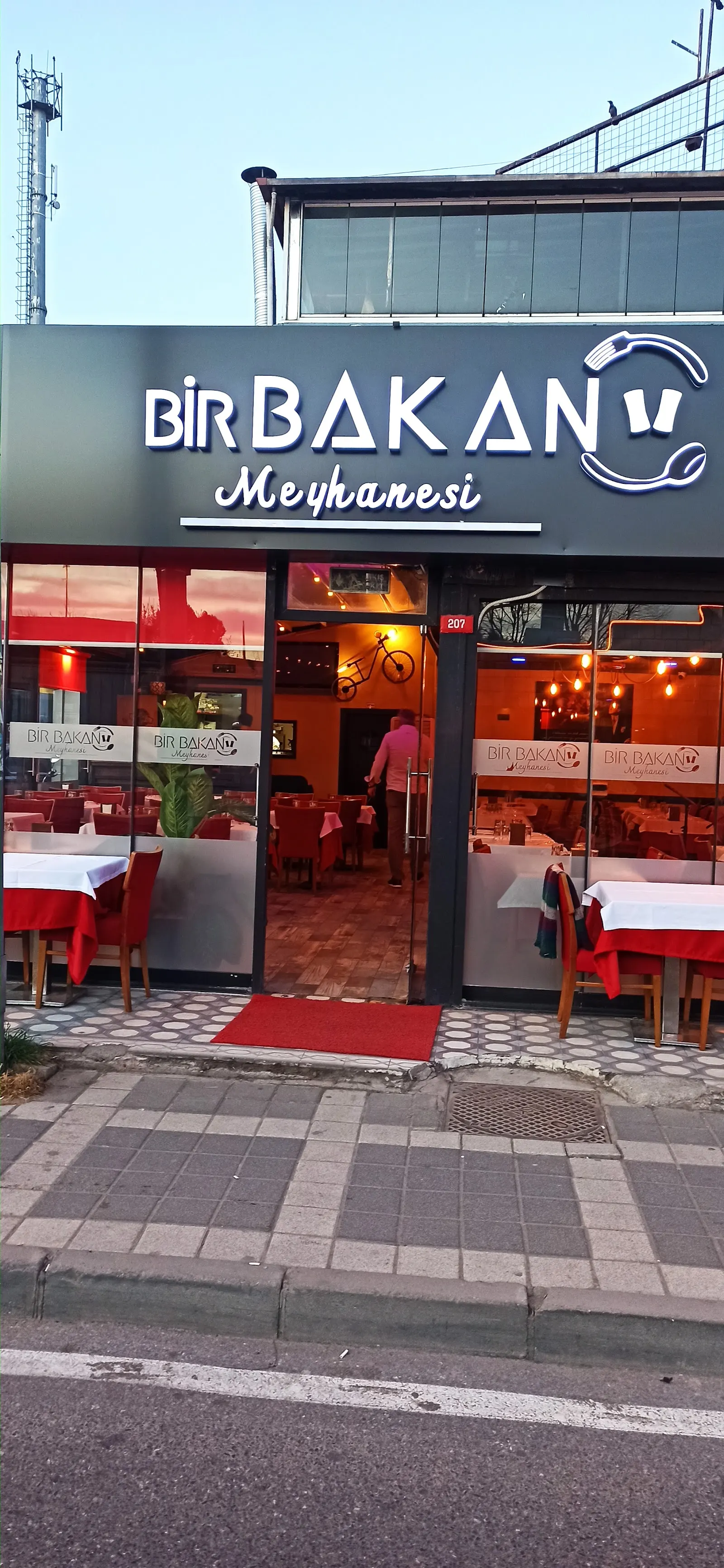 Bir Bakan Meyhanesi
