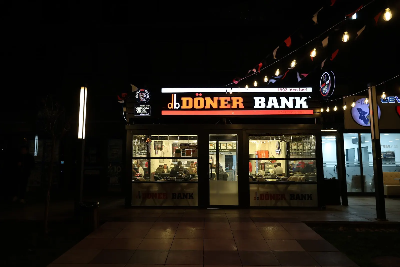 Döner Bank Maltepe (Gündüz & Gece Dönercisi)