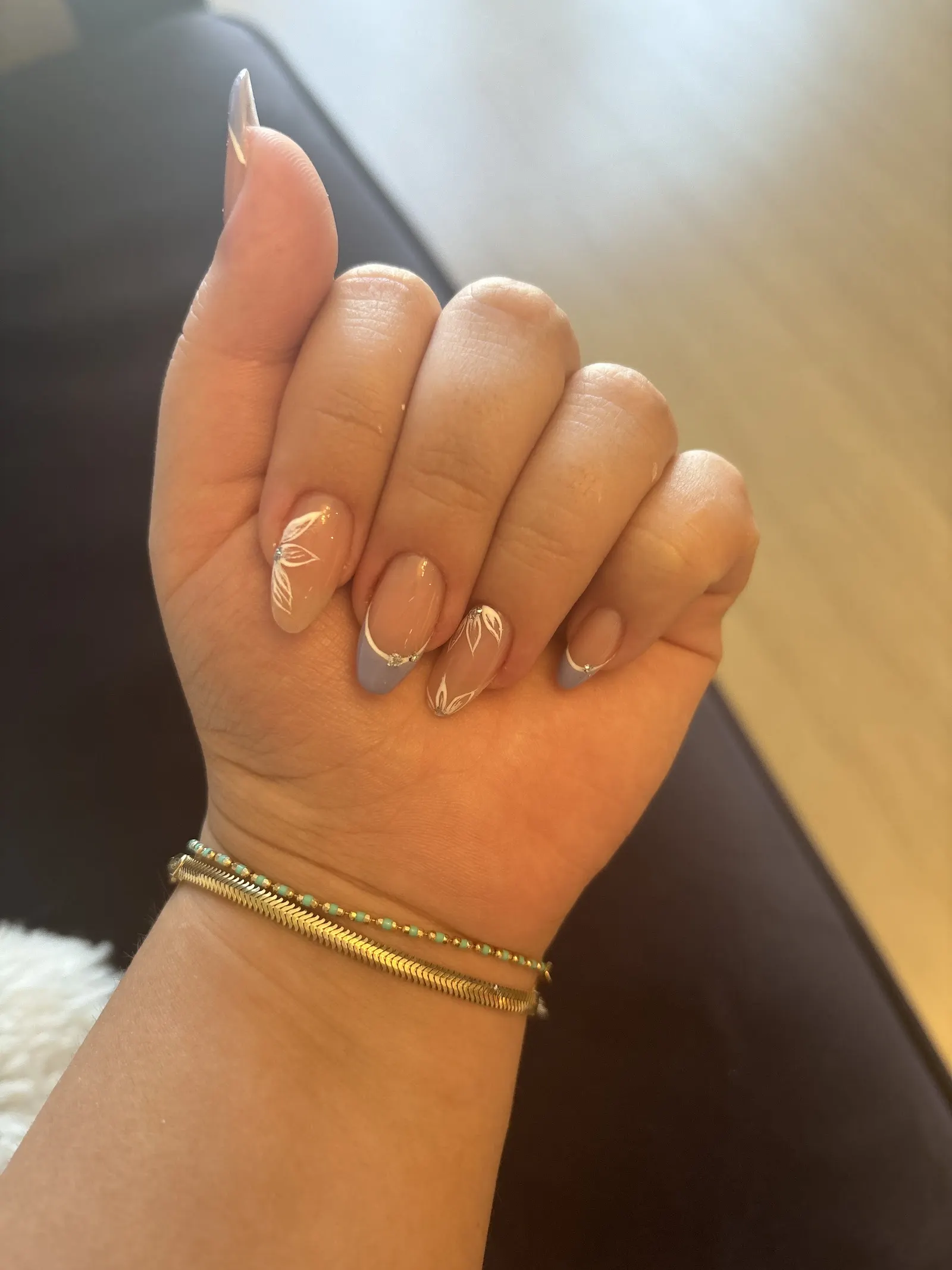 Esteshine Beauty - Maltepe Cilt Bakımı - Lazer Epilasyon - Bölgesel İncelme - Protez Tırnak - Kalıcı Makyaj fotoğraf 3