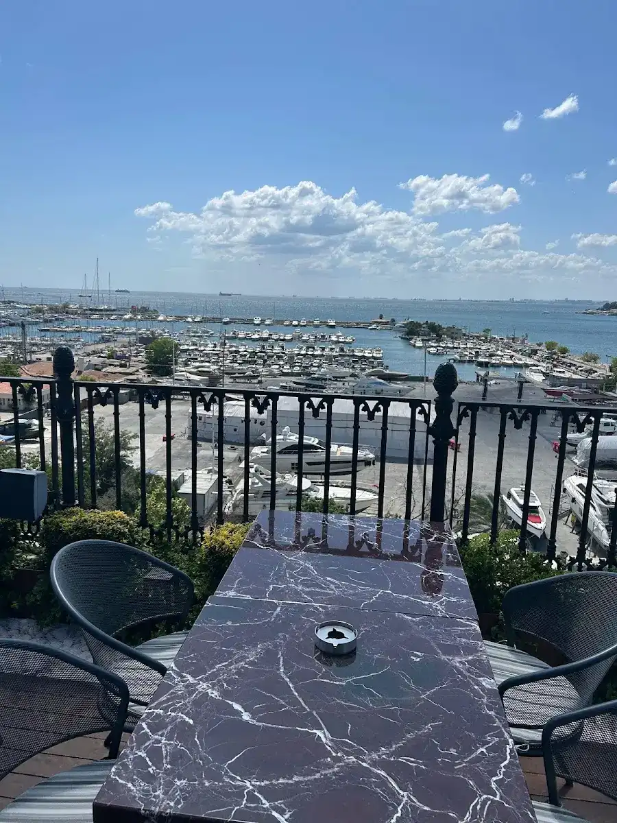 Jigger Kitchen & Roof Bar
