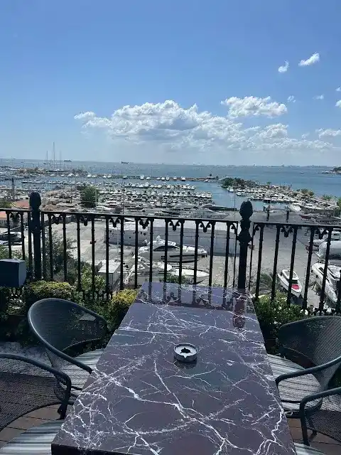 Jigger Kitchen & Roof Bar