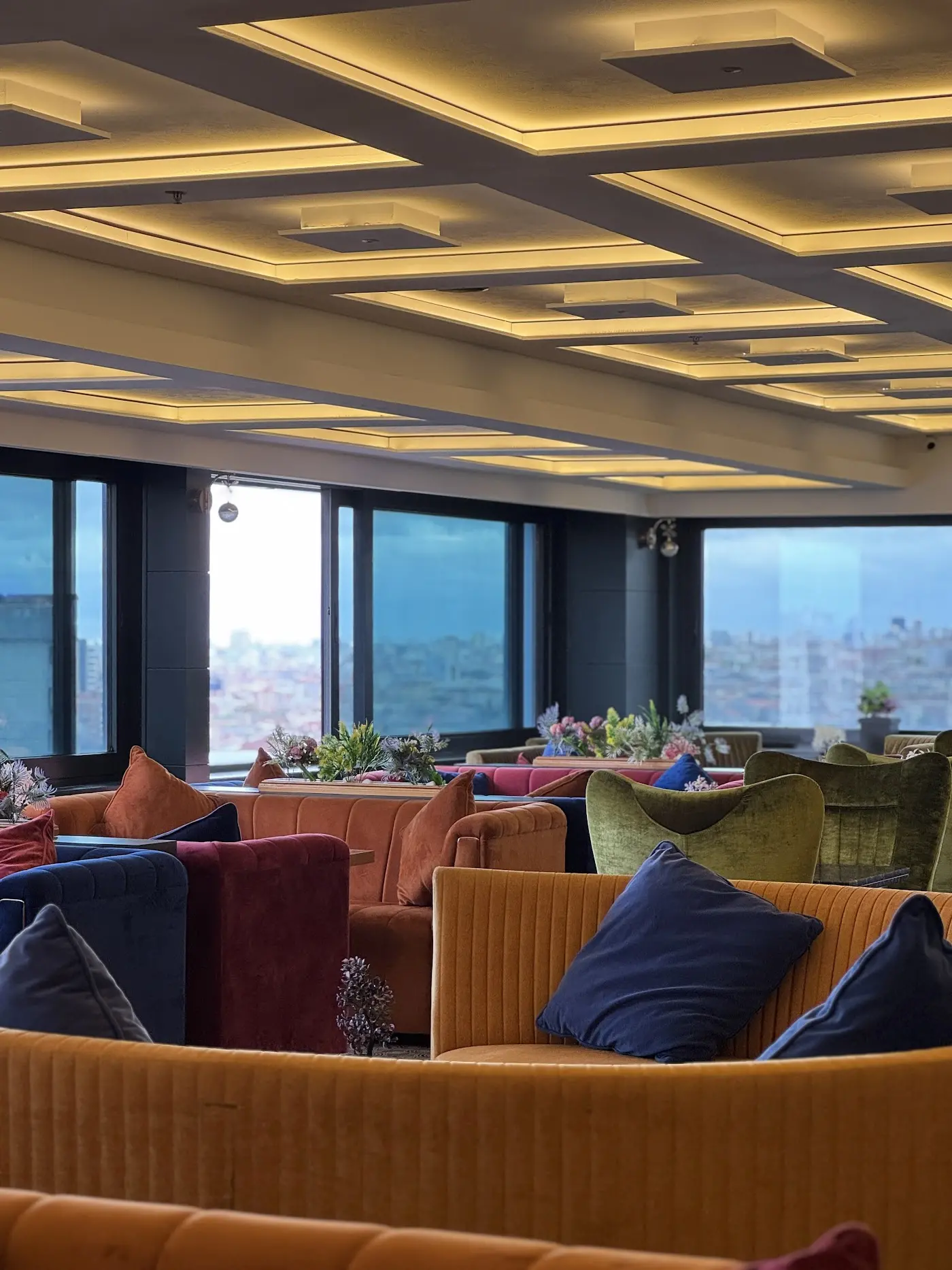 Mahall Cafe & Lounge