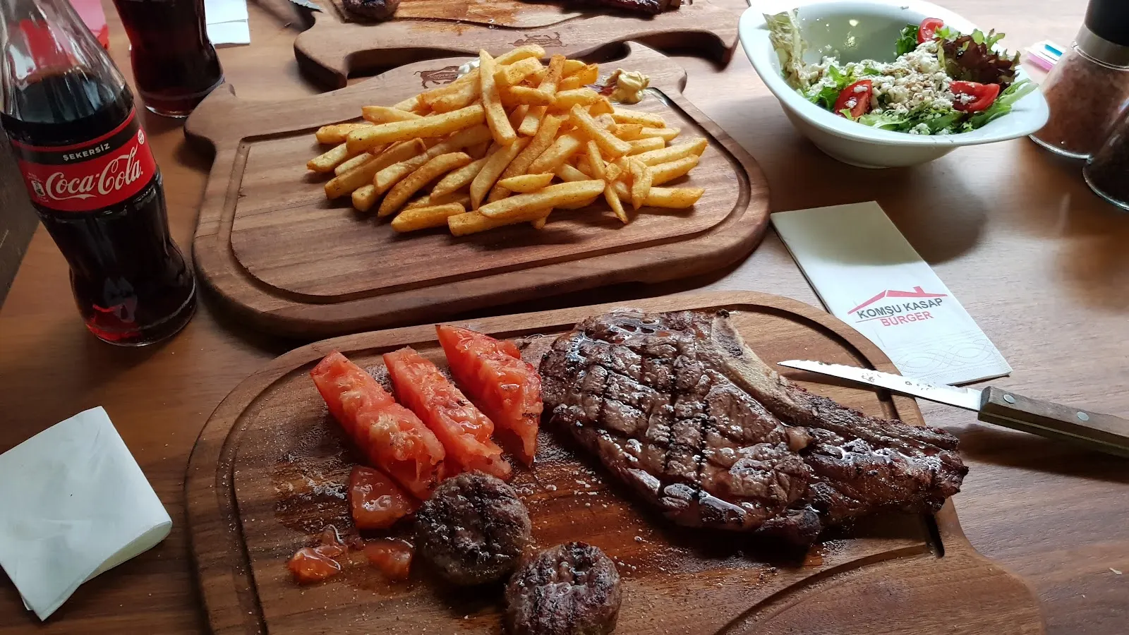 Komşu Kasap Burger & Steak House fotoğraf 2