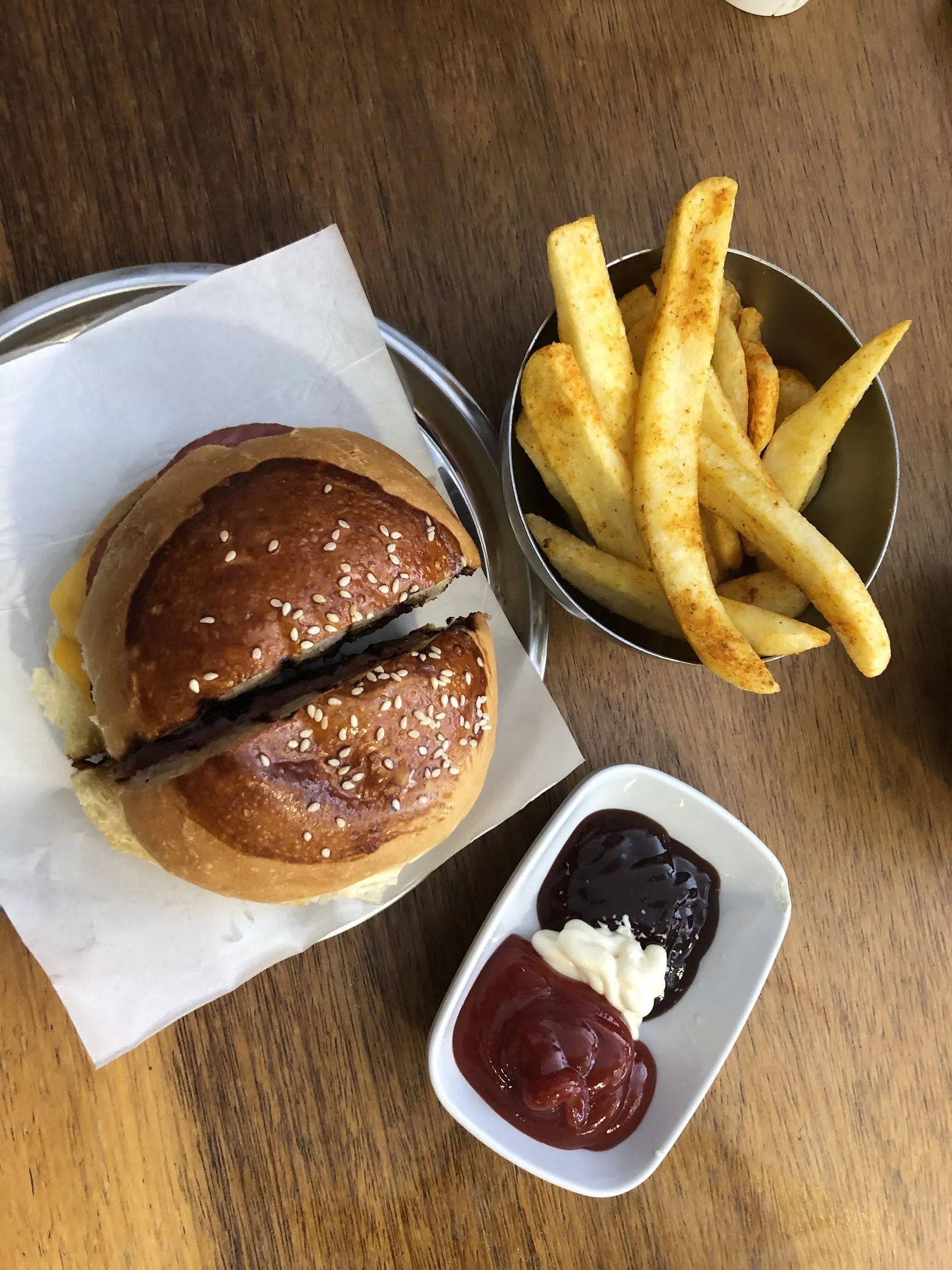 Komşu Kasap Burger & Steak House fotoğraf 3