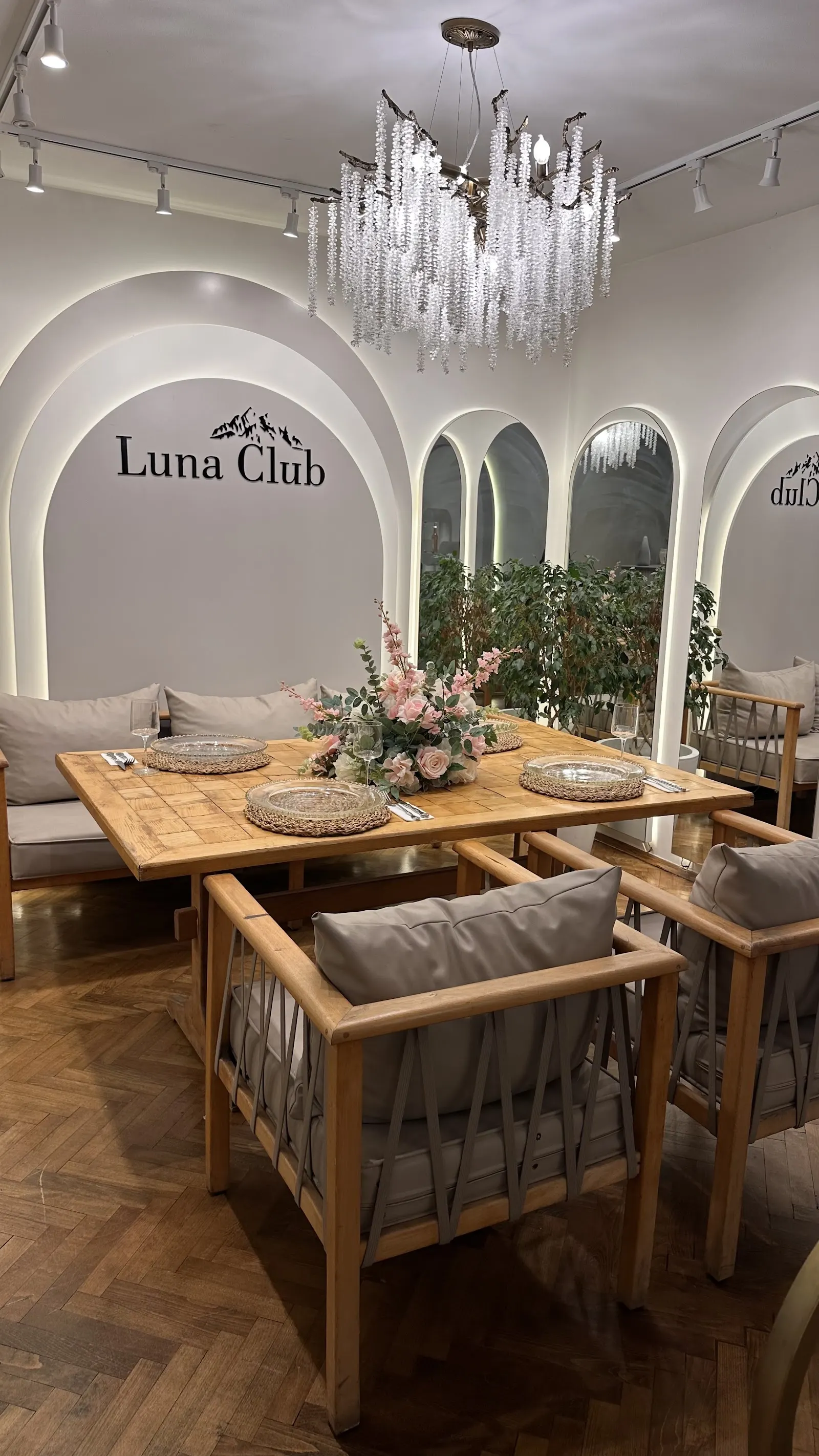 Luna Club