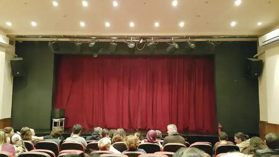 Sarıyer Belediyesi Rıfat Ilgaz Kültür Merkezi Ve Nejat Uygur Sahnesi