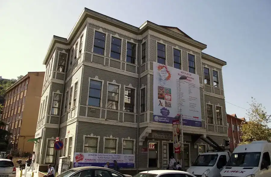 Sarıyer Belediyesi Rıfat Ilgaz Kültür Merkezi Ve Nejat Uygur Sahnesi fotoğraf 2