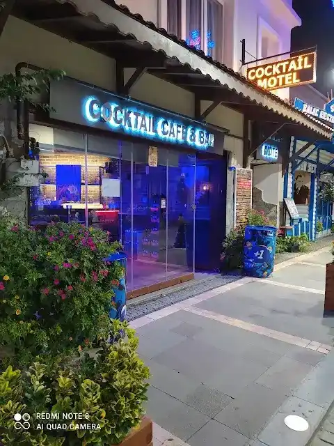 Cocktail Motel