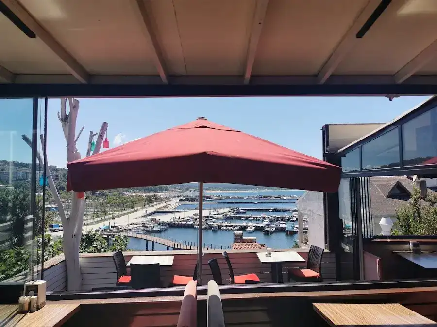 Dubara Plus Lounge & Bar