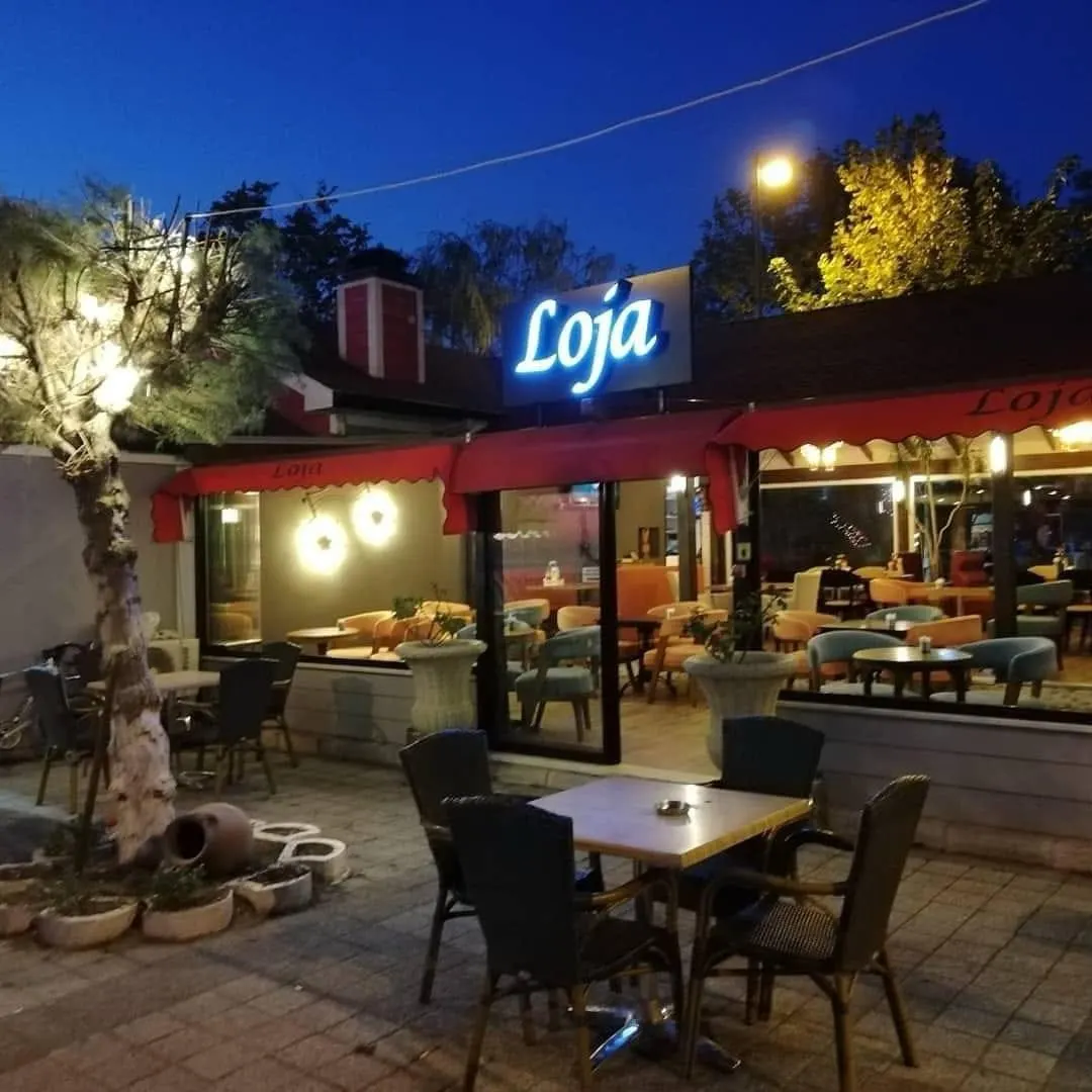 Loja Cafe & Restaurant