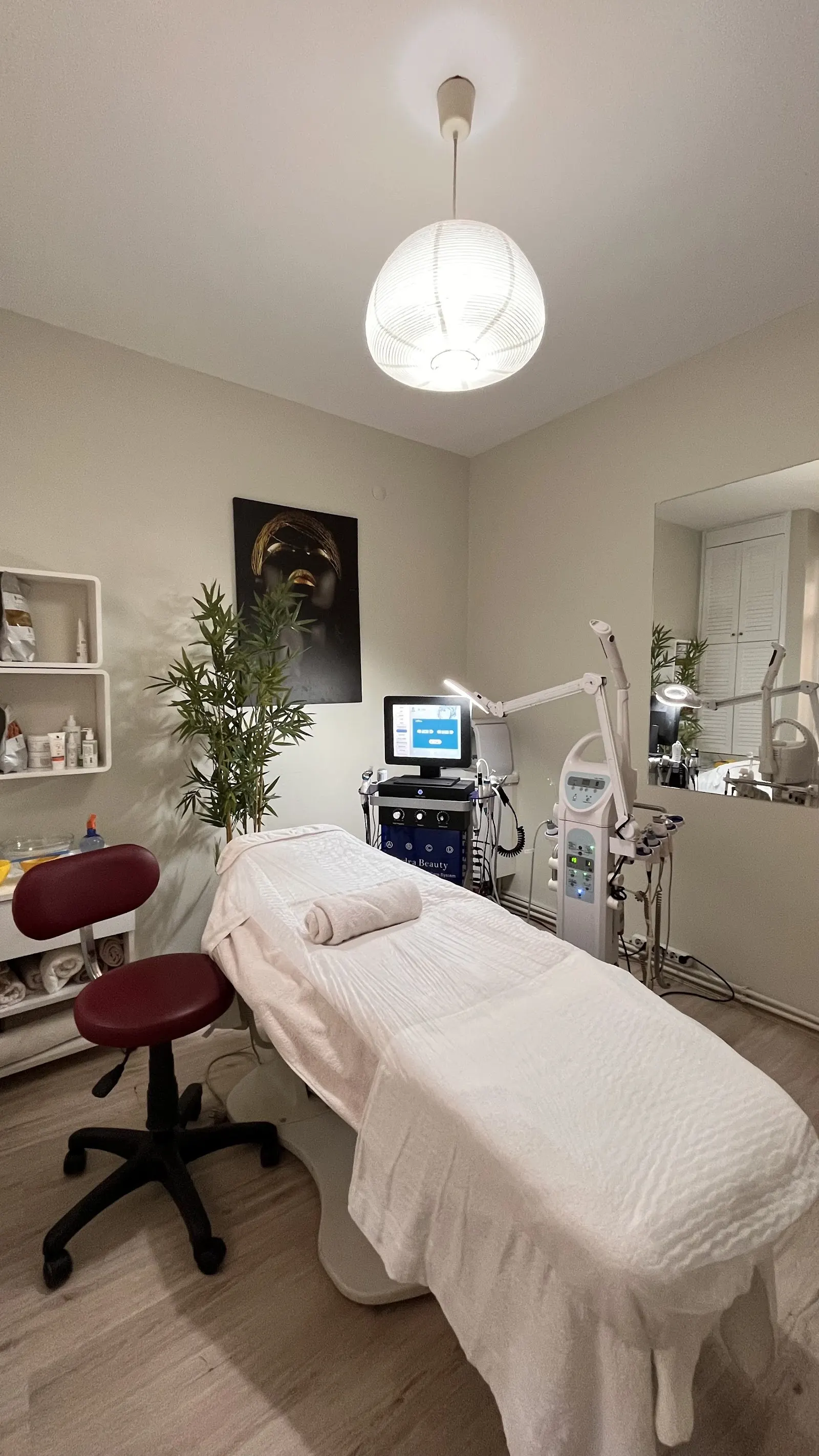 Beauty Care island İstanbul - Şişli Güzellik Merkezi - Bomonti Cilt Bakımı - Manikür Pedikür - G5 - G8 - Wax - Ağda fotoğraf 2