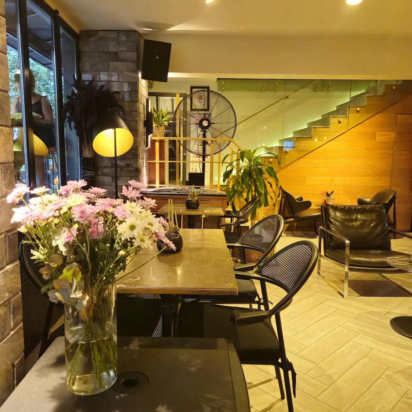 Cafe Zone - Restaurant & Bar