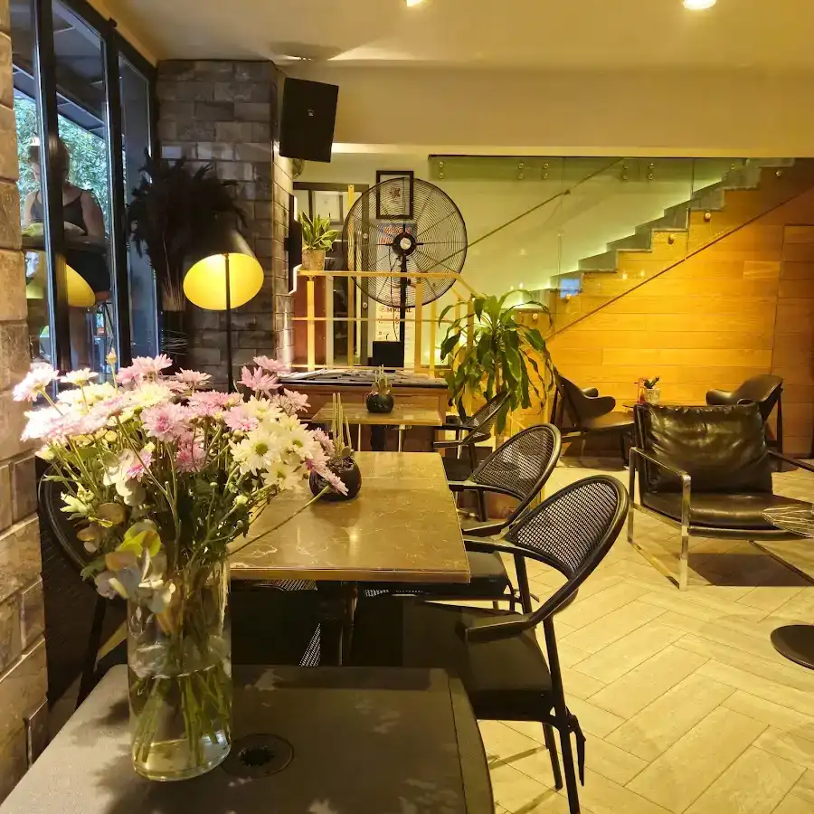 Cafe Zone - Restaurant & Bar