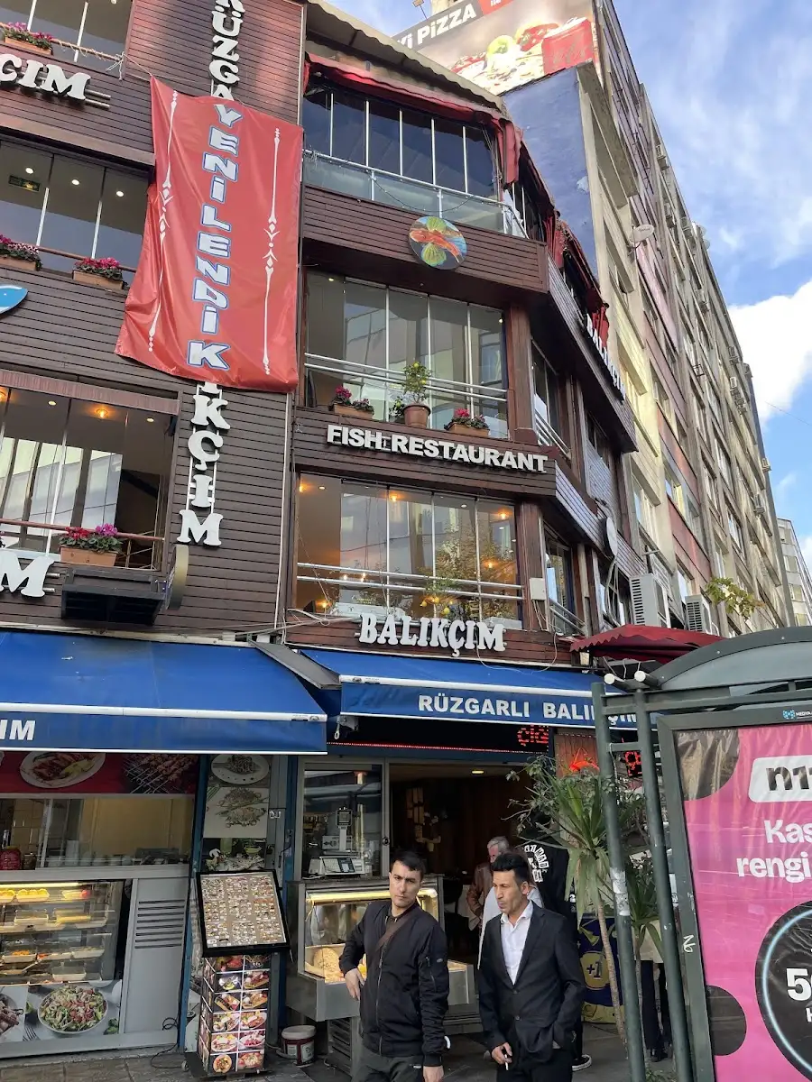 RÜZGARLI BALIKÇIM