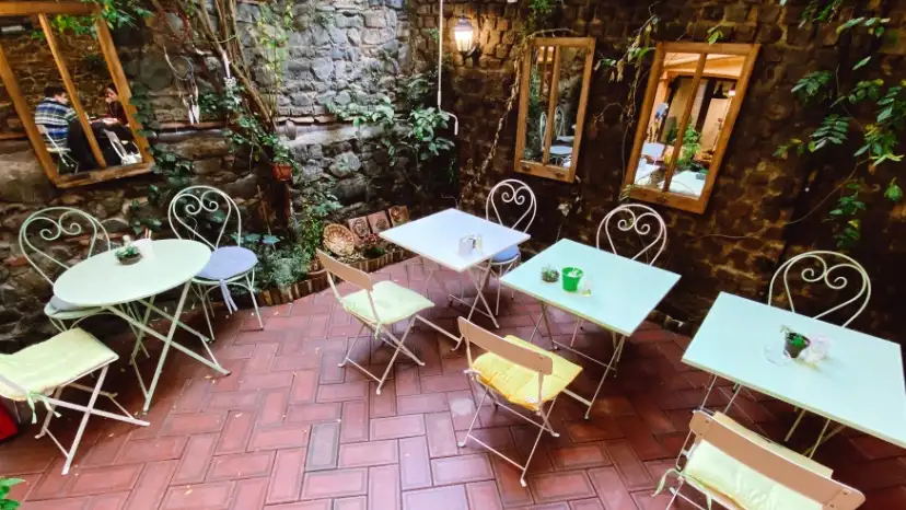 SIETE Cafe & Art Studio