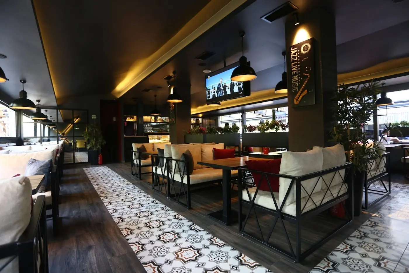 Reina Bi Lounge