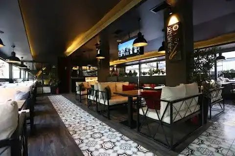 Reina Bi Lounge