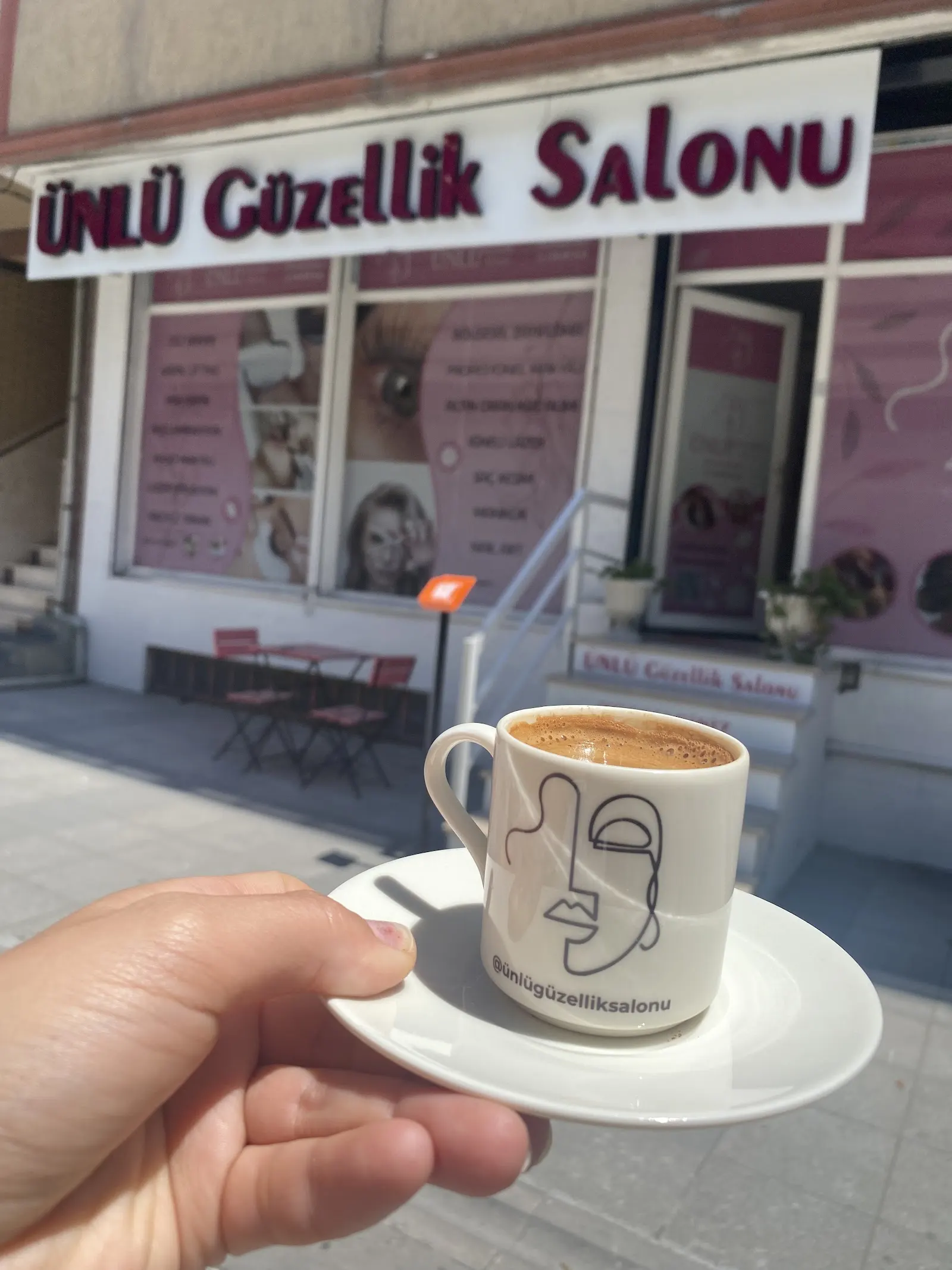 Ünlü Güzellik Salonu