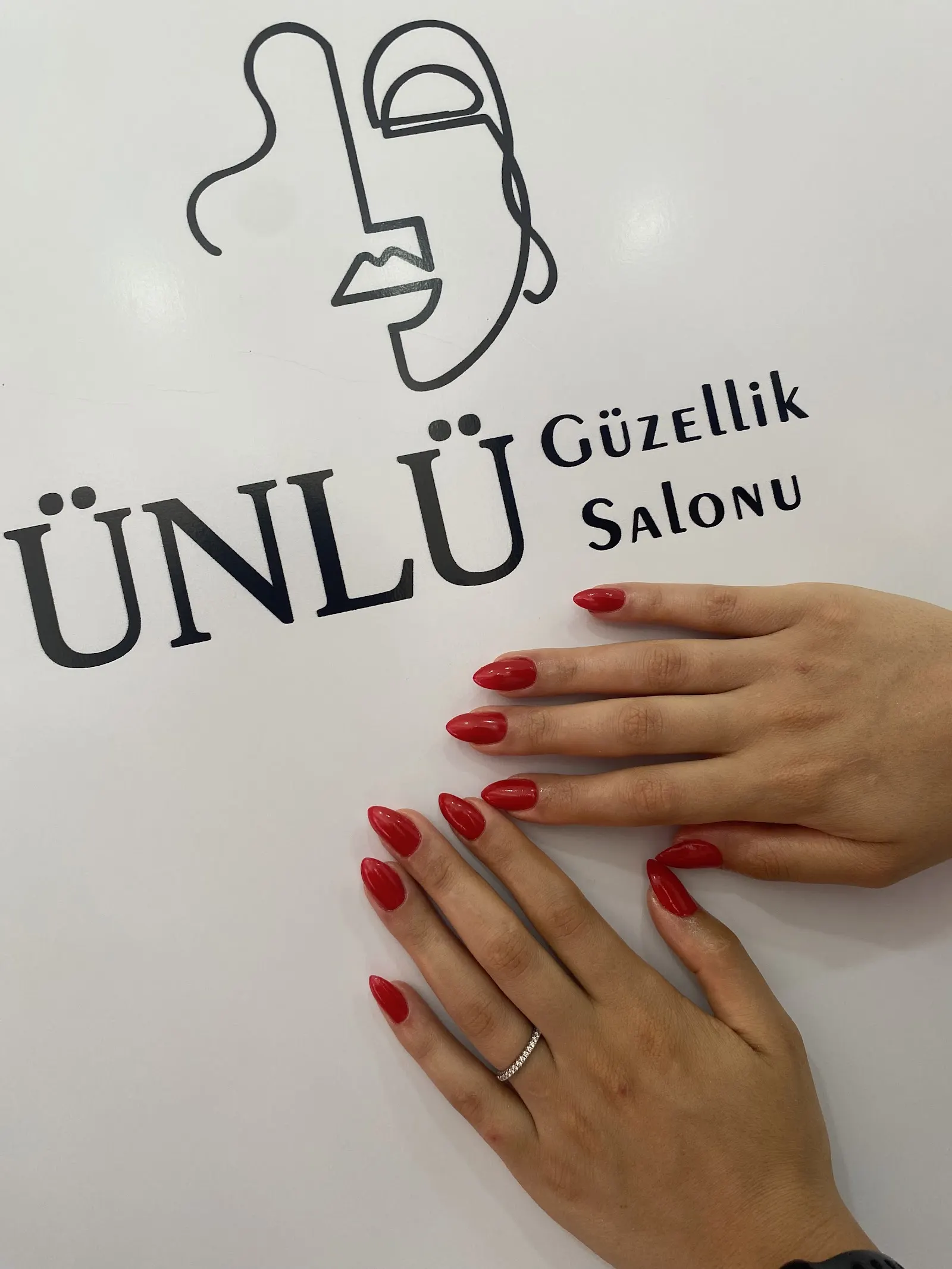 Ünlü Güzellik Salonu fotoğraf 2