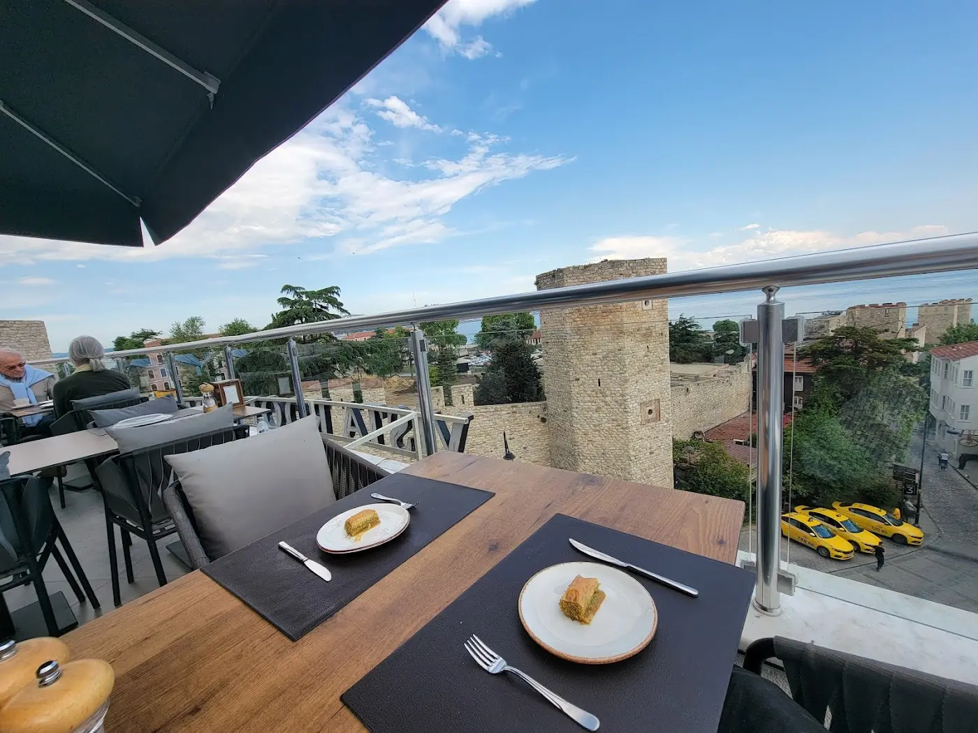 Vista Roof Lounge & Restaurant