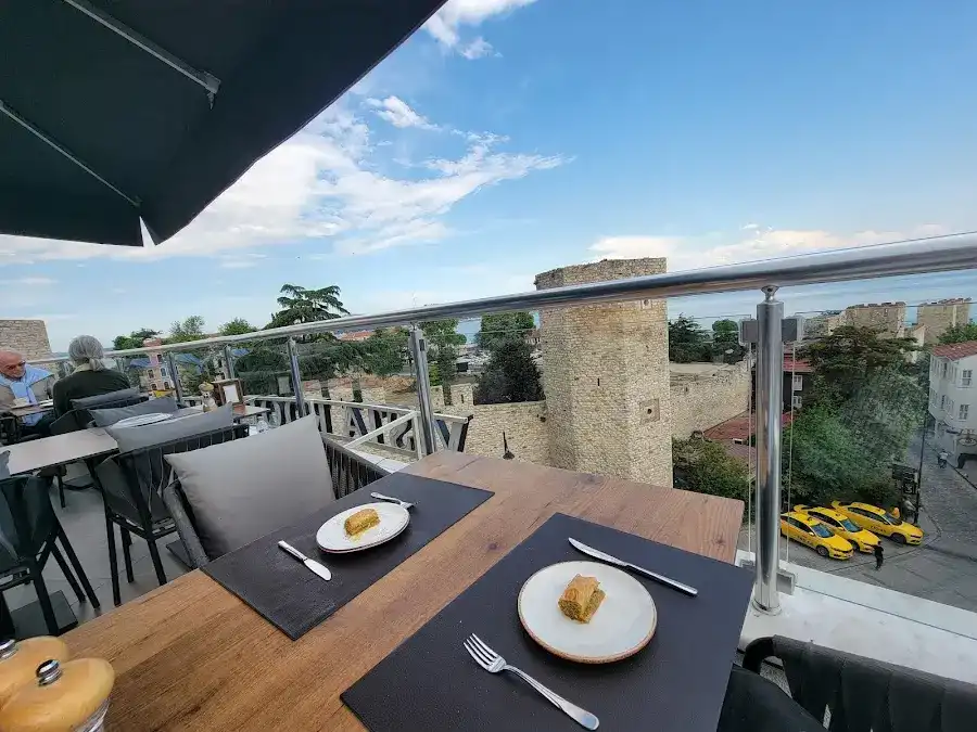 Vista Roof Lounge & Restaurant