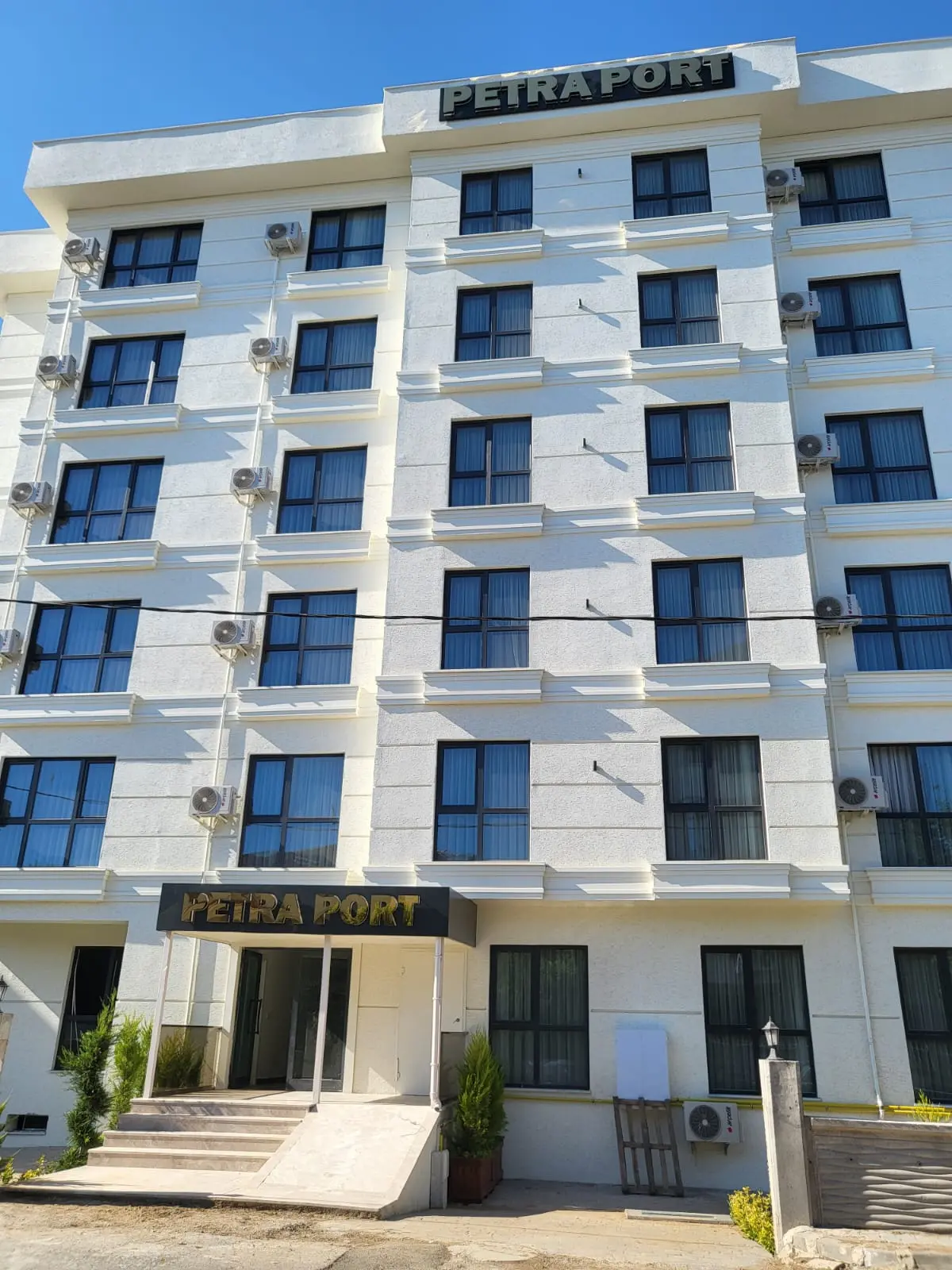 PETRA PORT HOTEL