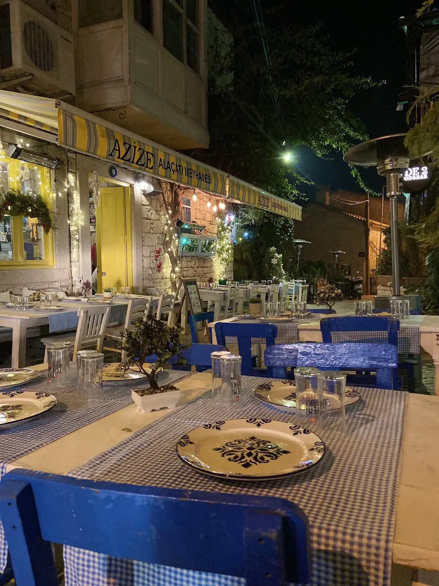 Azize Alaçatı Meyhanesi