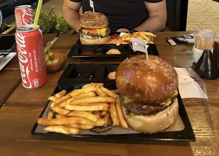 Bi ŞİŞMAN BURGER ALAÇATI fotoğraf 2