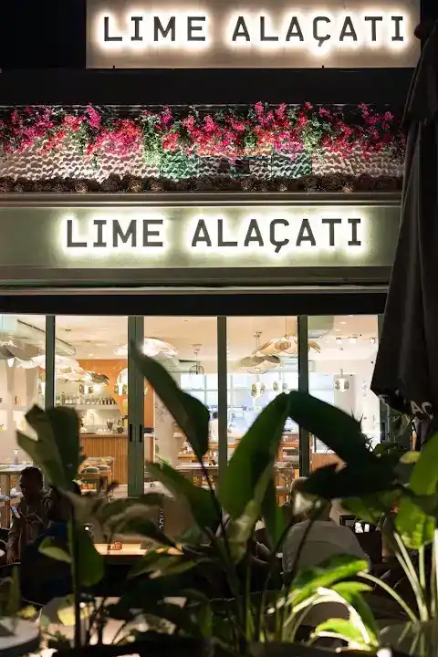 İzmir'de Kahvaltı İçin Uygun ve Aile Dostu Tatlıcılar