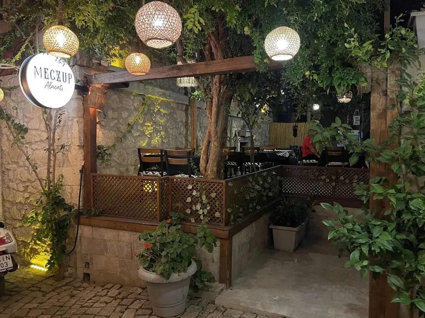 Meczup Alaçatı Meyhane