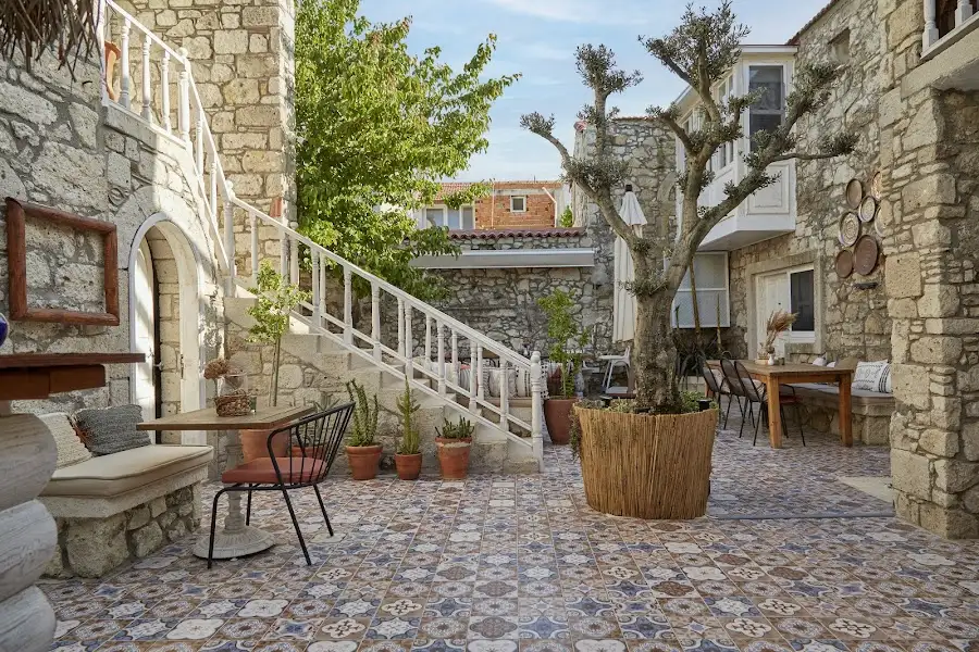 Morisi Avlu Alaçatı