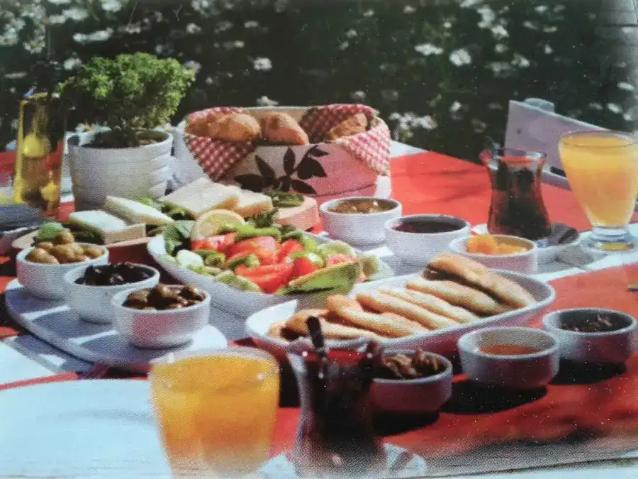 Zeytinaltı kahvaltı Alaçatı fotoğraf 2