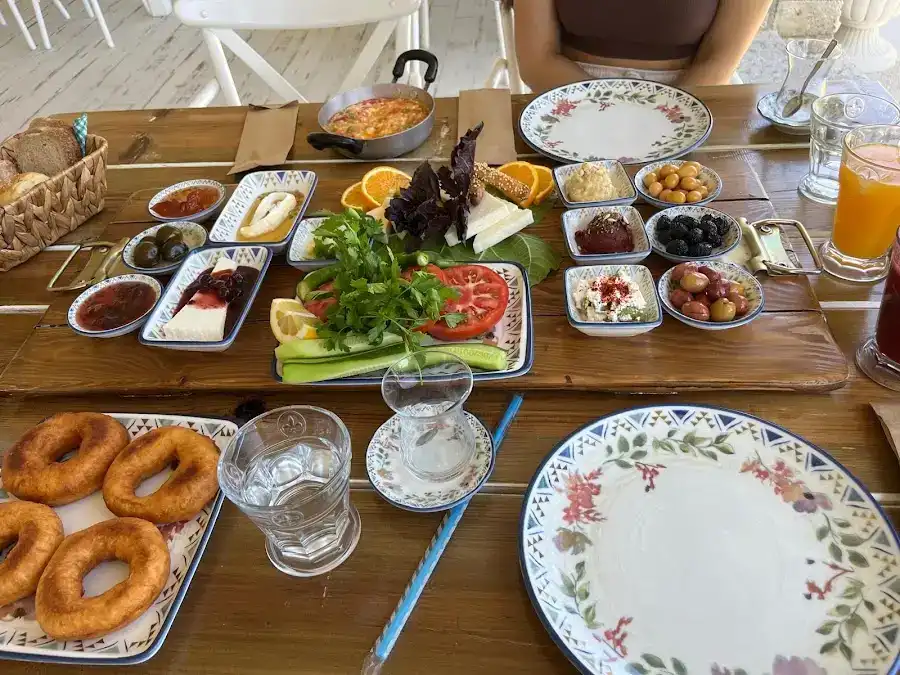 Zeytinaltı kahvaltı Alaçatı fotoğraf 3