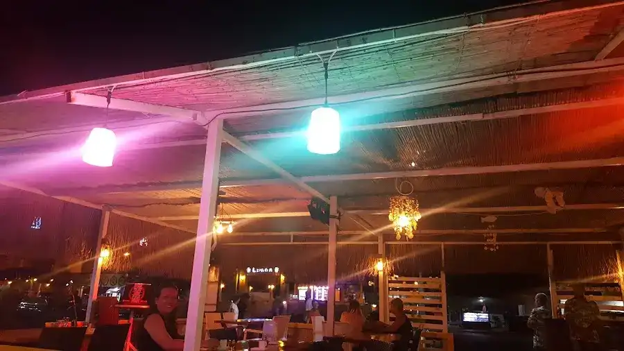Limon Beach Club
