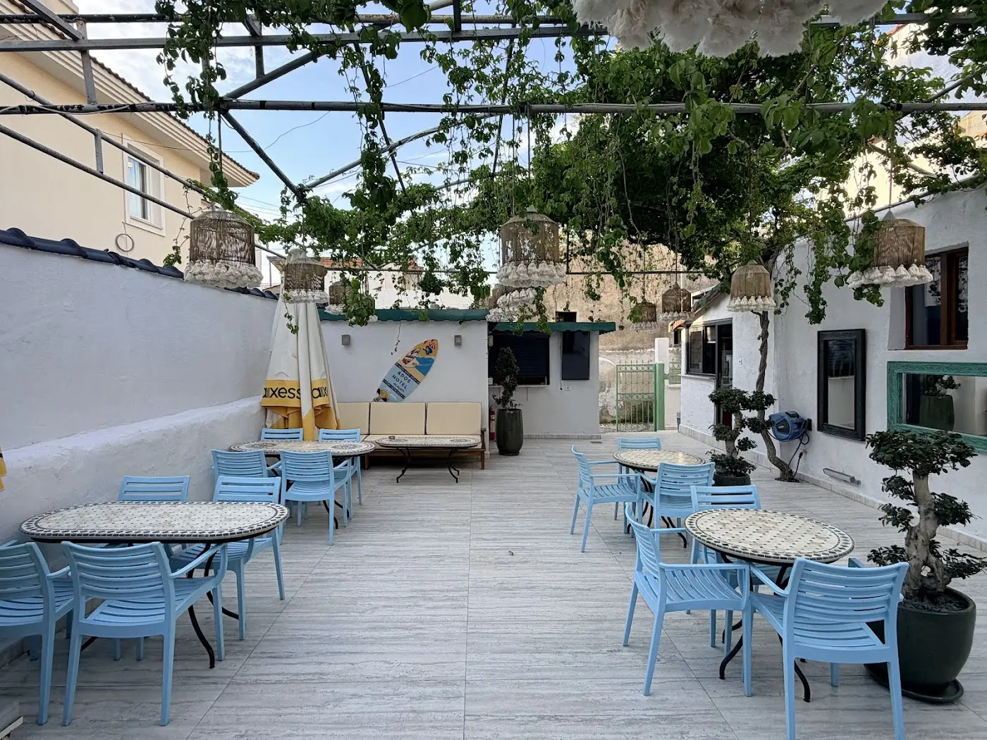 Ados Hotel