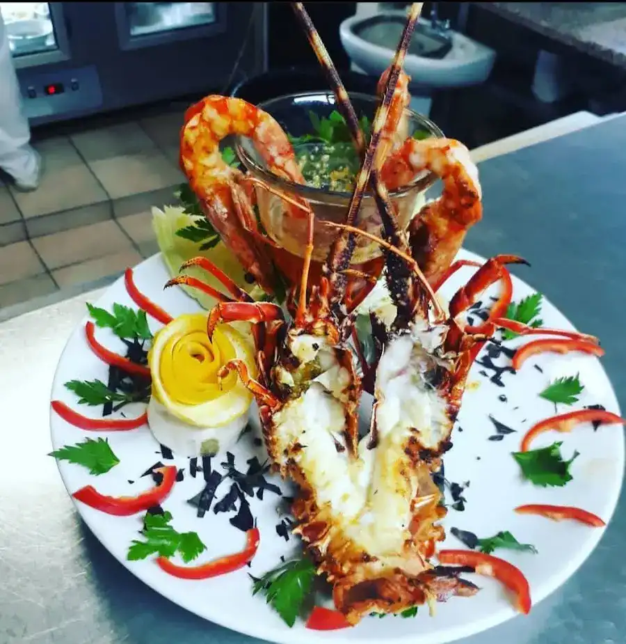 DİKİLİ İSKELE BALIK RESTAURANT fotoğraf 2