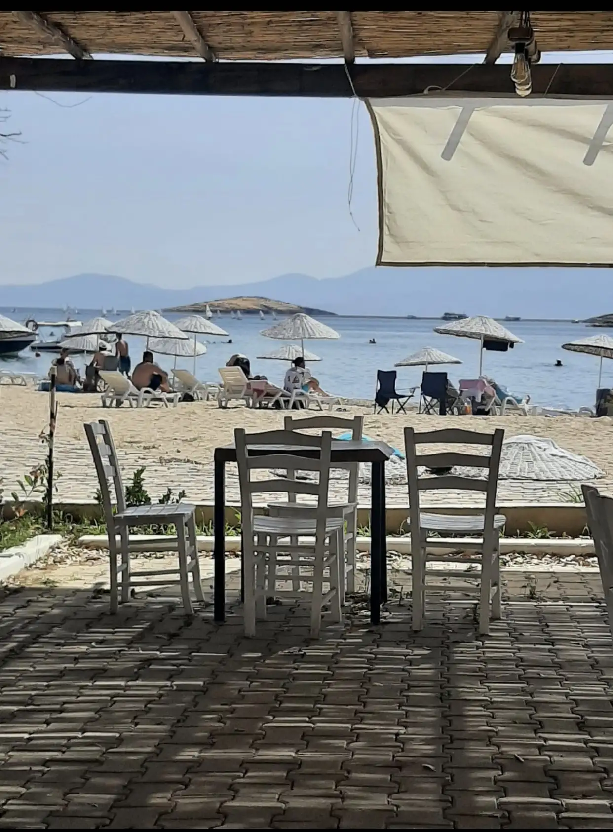 Beyaz Cafe Beach