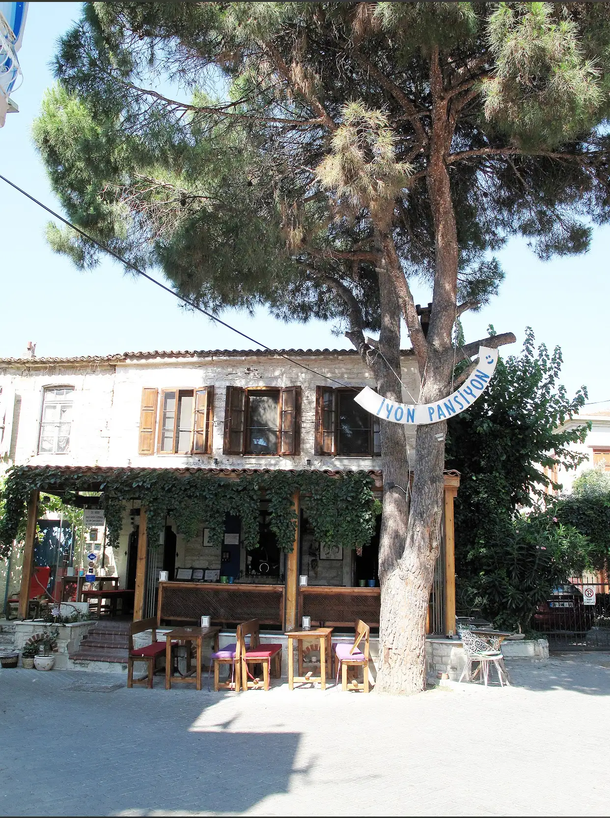 İyon Pansiyon