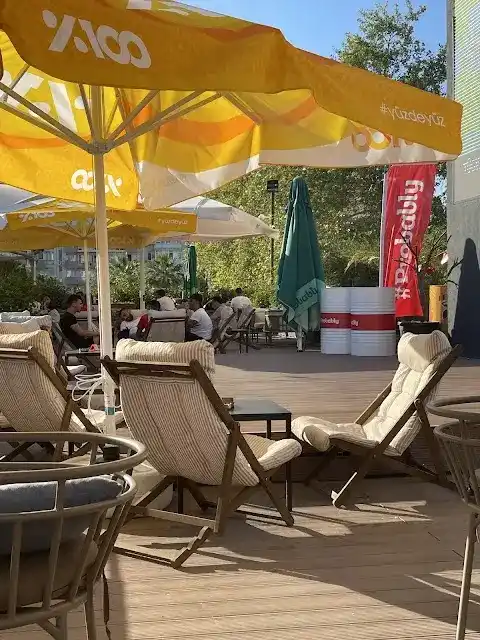 İzmir Otoparklı ve Akşam Yemeği İçin Uygun Canlı Müzik Mekanları