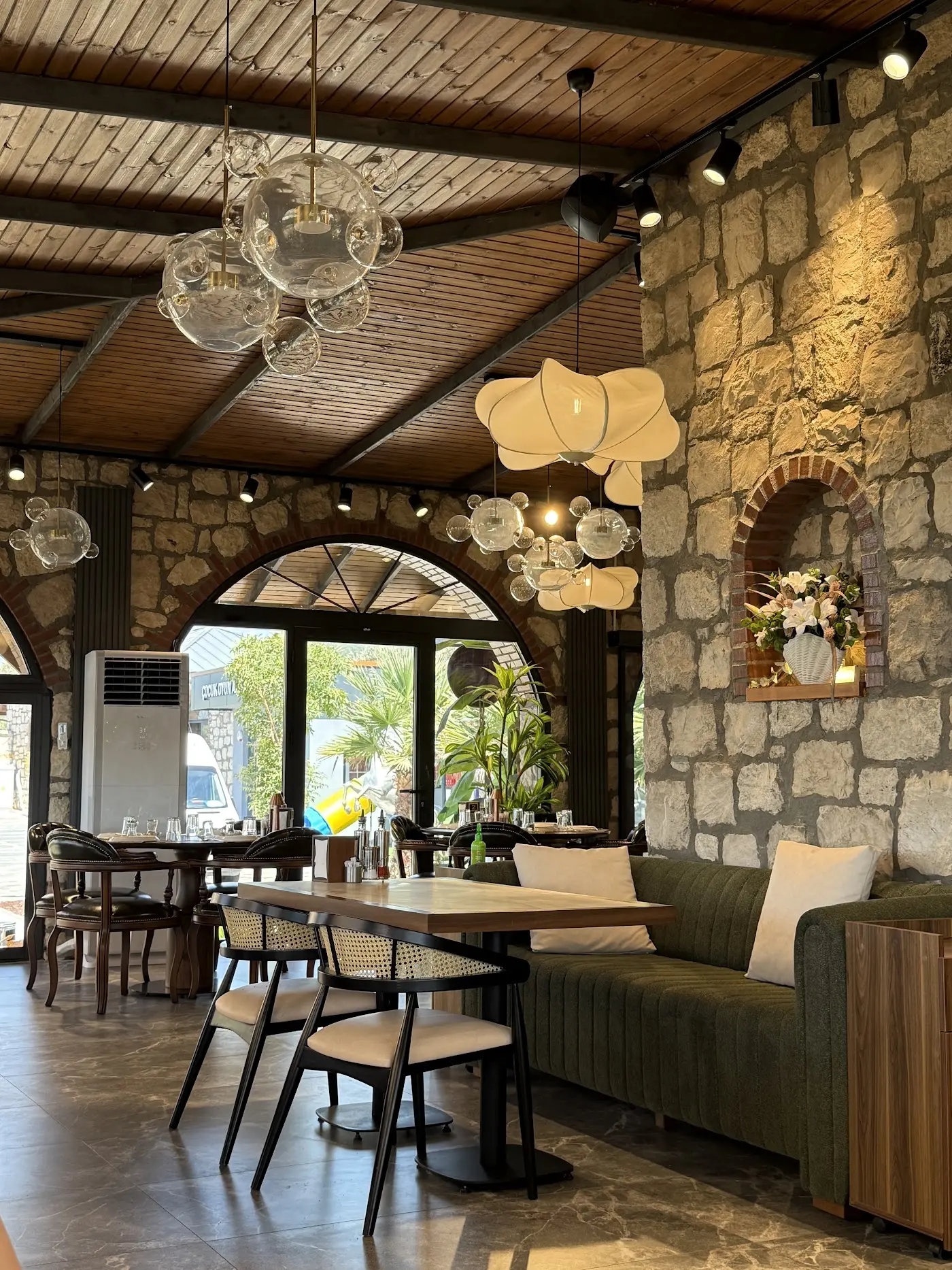 Mavera Lounge