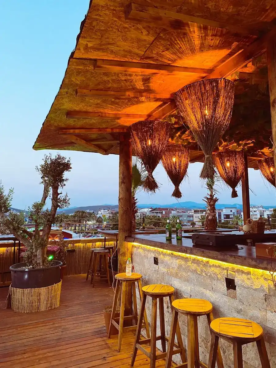 BOİS ROOF KAHVALTI & KOKTEYL BAR