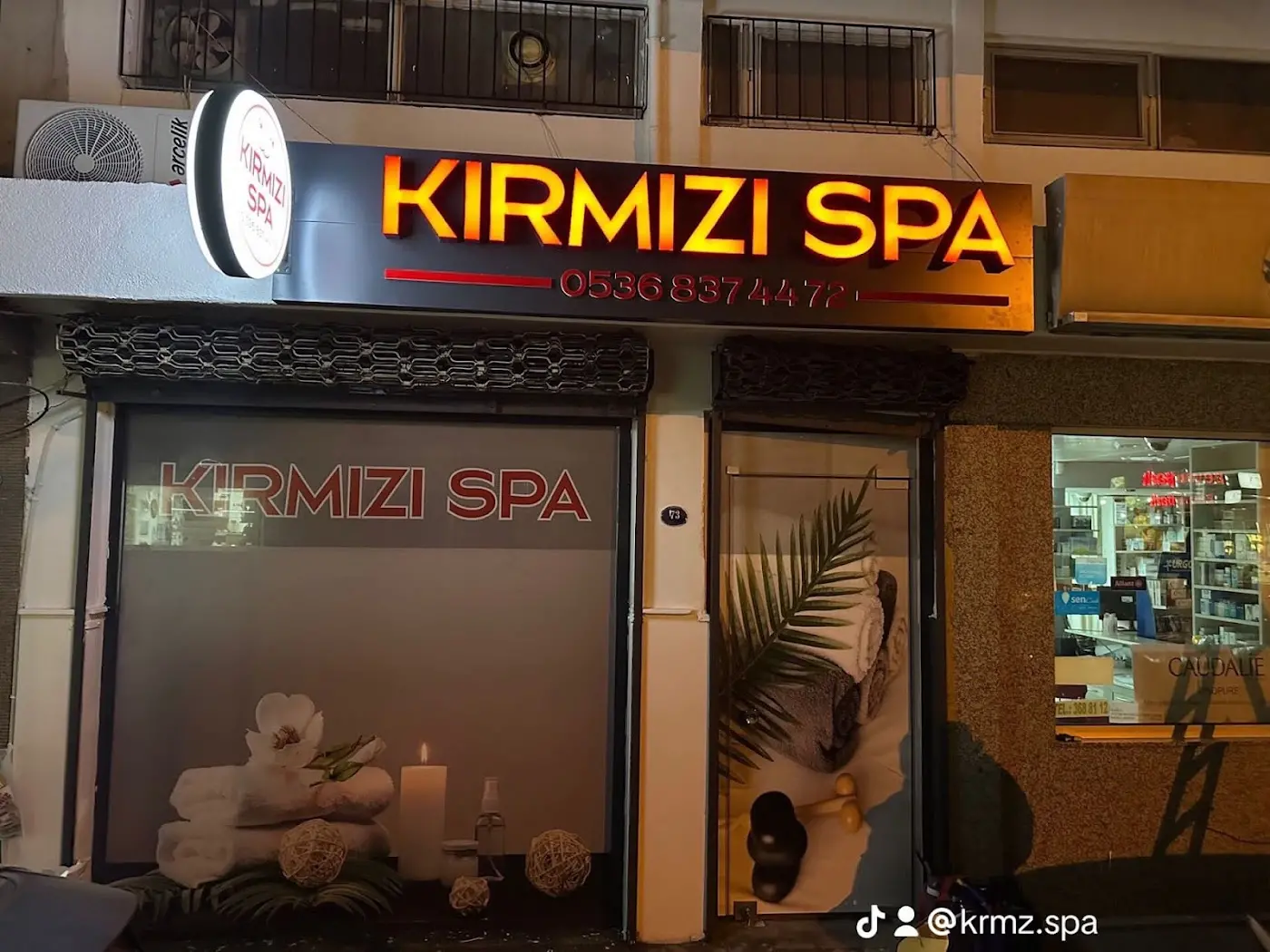 Kırmızı Spa Masaj Salonu