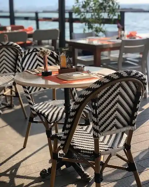 %100 & MORE Konak Pier